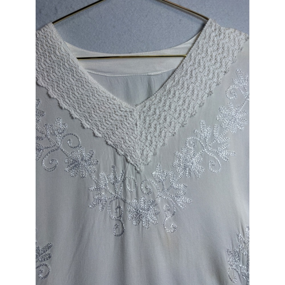 Boho Ivory White Embroidered Crochet Lace V-Neck Sharkbite Hem Blouse Top - Picture 4 of 7